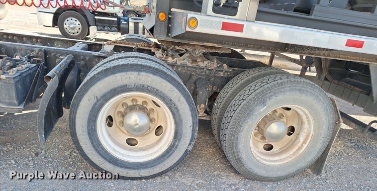 image for item EQ2311 2007 Sterling A-Line semi truck