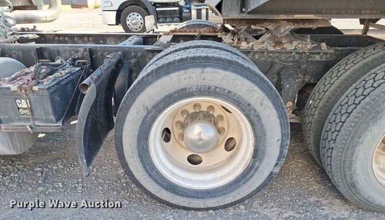 image for item EQ2311 2007 Sterling A-Line semi truck