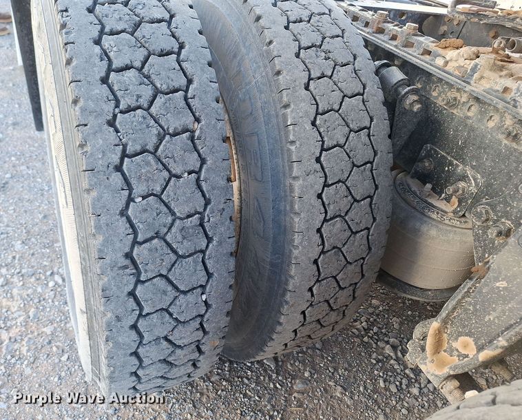 image for item EQ2311 2007 Sterling A-Line semi truck