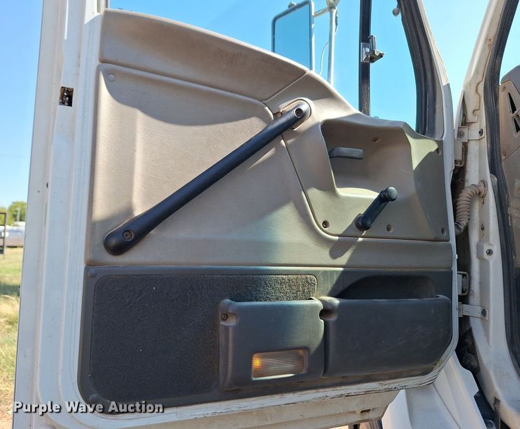 image for item EQ2312 2007 Sterling A-Line semi truck