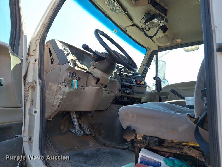 image for item EQ2312 2007 Sterling A-Line semi truck