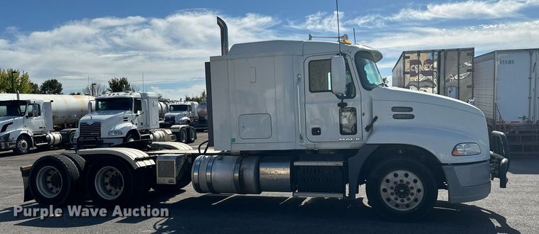image for item LR9513 2015 Mack CXU613 semi truck