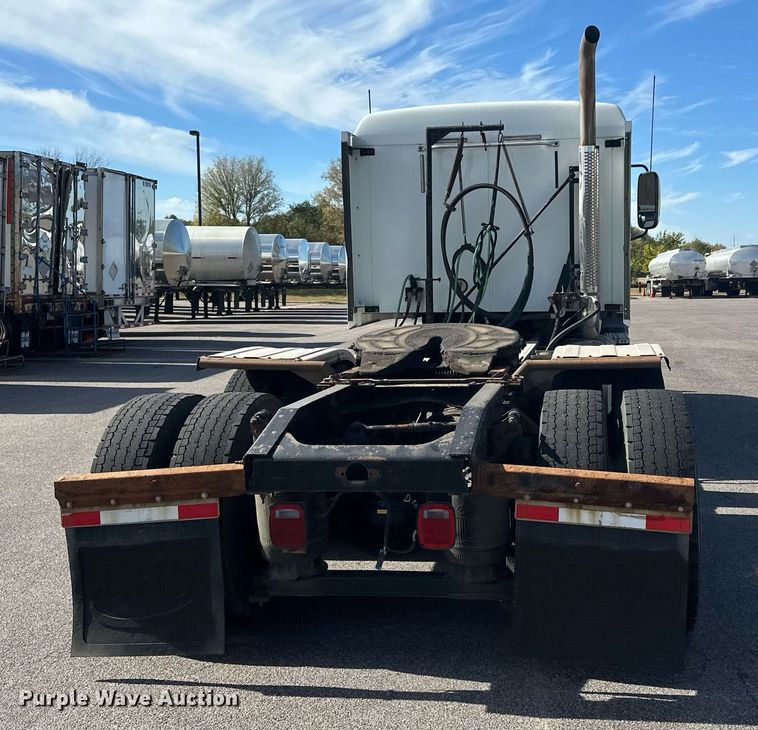 image for item LR9513 2015 Mack CXU613 semi truck