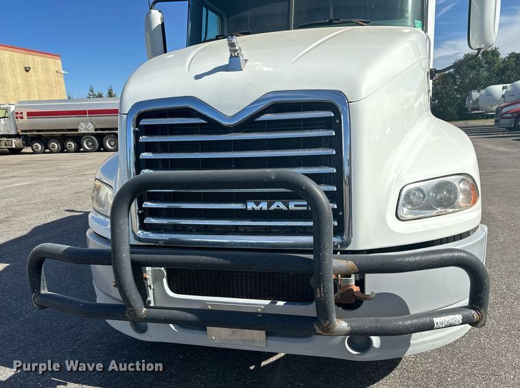 image for item LR9513 2015 Mack CXU613 semi truck
