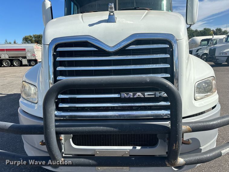 image for item LR9513 2015 Mack CXU613 semi truck