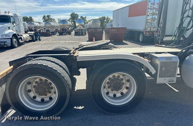 image for item LR9513 2015 Mack CXU613 semi truck