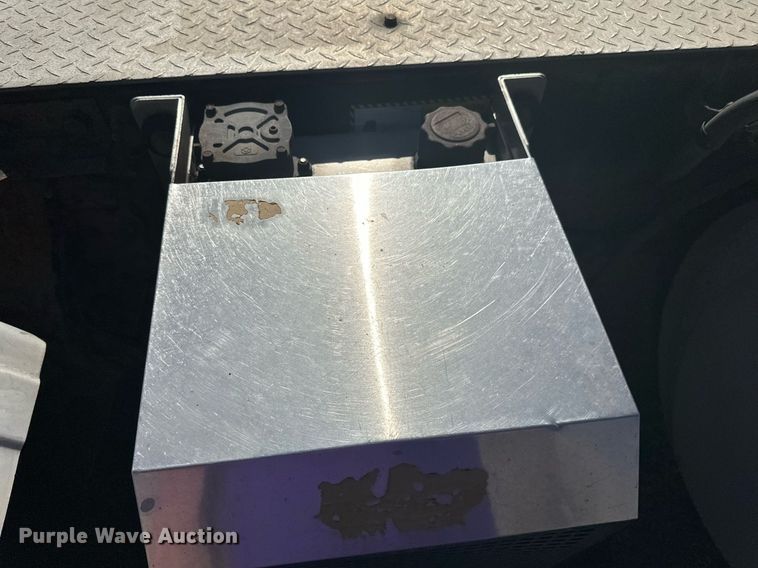 image for item LR9513 2015 Mack CXU613 semi truck