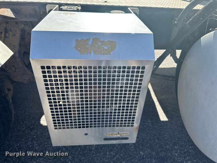 image for item LR9513 2015 Mack CXU613 semi truck