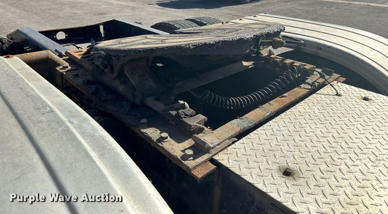 image for item LR9513 2015 Mack CXU613 semi truck