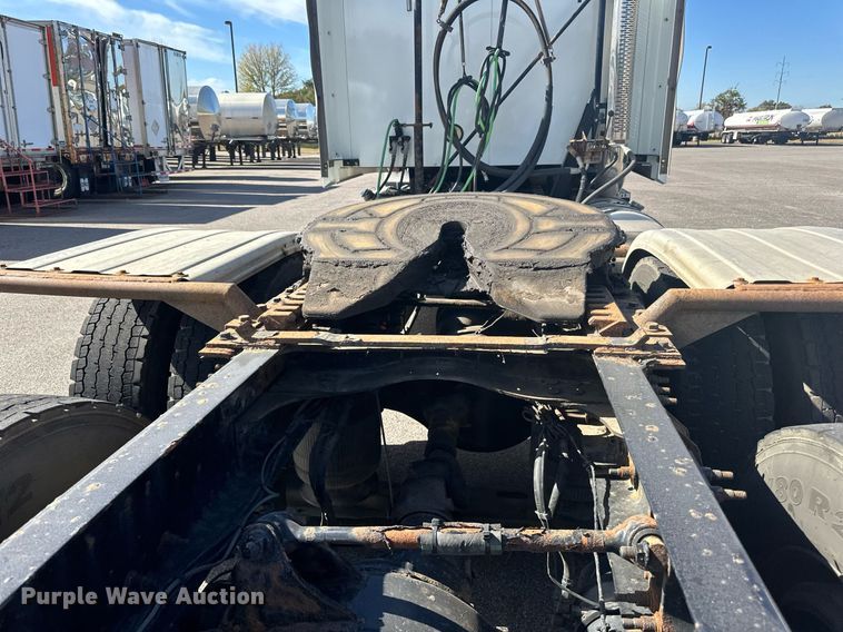 image for item LR9513 2015 Mack CXU613 semi truck