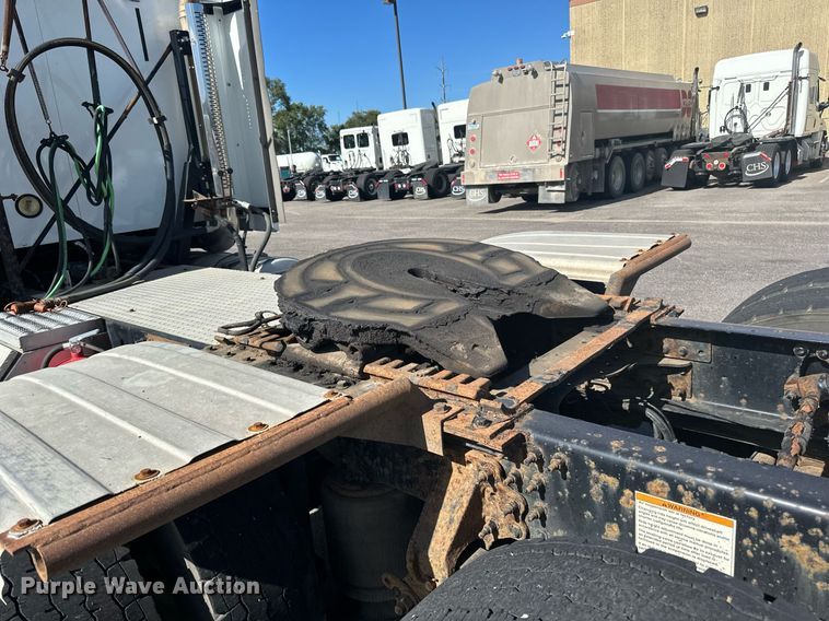 image for item LR9513 2015 Mack CXU613 semi truck