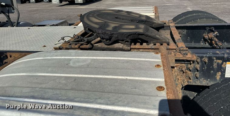 image for item LR9513 2015 Mack CXU613 semi truck