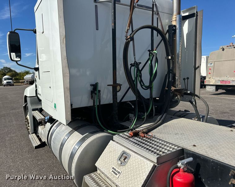 image for item LR9513 2015 Mack CXU613 semi truck