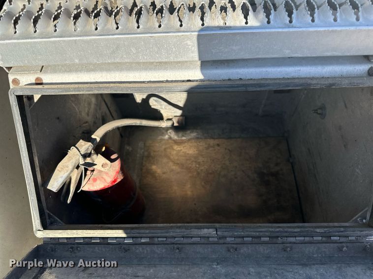 image for item LR9513 2015 Mack CXU613 semi truck