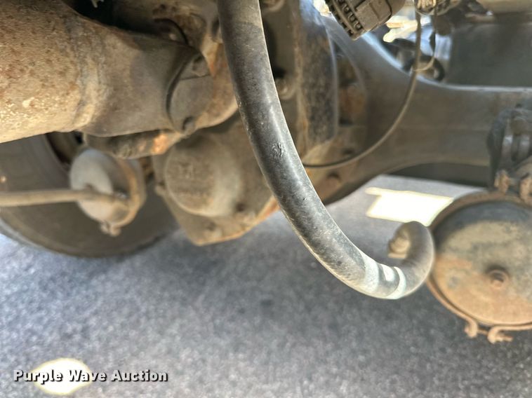 image for item LR9513 2015 Mack CXU613 semi truck