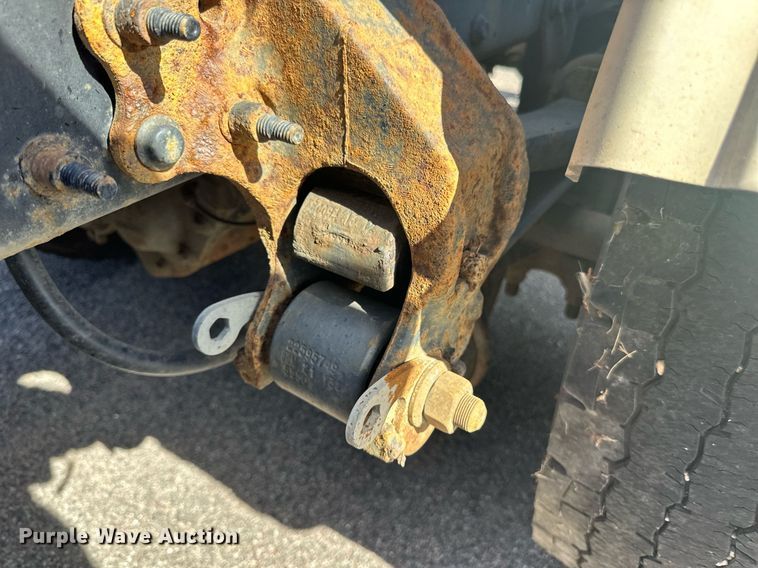 image for item LR9513 2015 Mack CXU613 semi truck