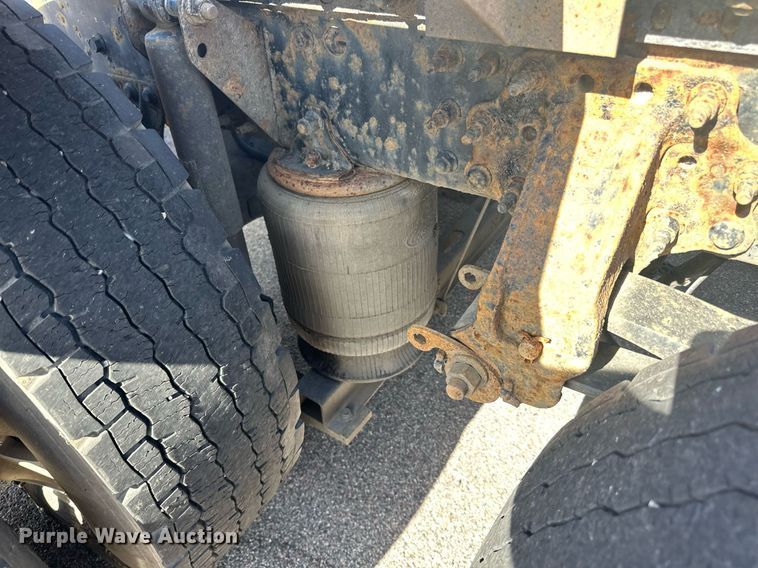 image for item LR9513 2015 Mack CXU613 semi truck