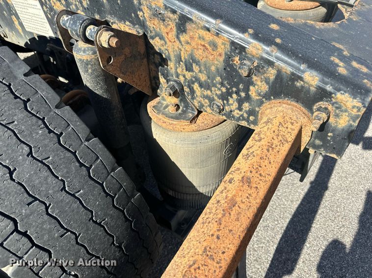 image for item LR9513 2015 Mack CXU613 semi truck