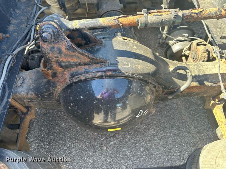 image for item LR9513 2015 Mack CXU613 semi truck