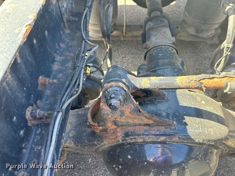 image for item LR9513 2015 Mack CXU613 semi truck