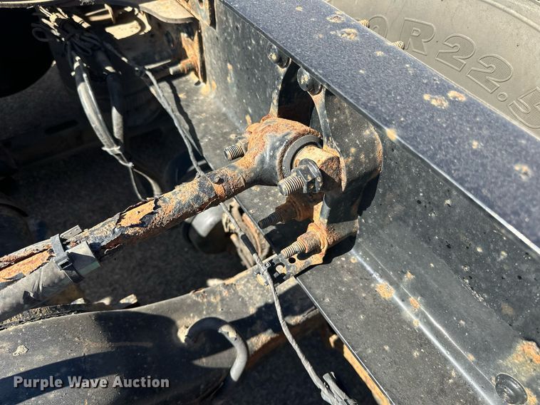 image for item LR9513 2015 Mack CXU613 semi truck