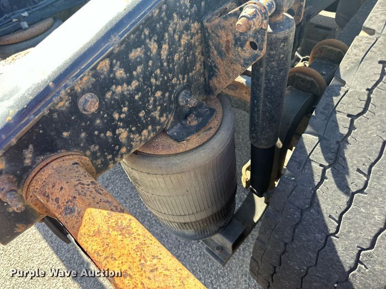 image for item LR9513 2015 Mack CXU613 semi truck