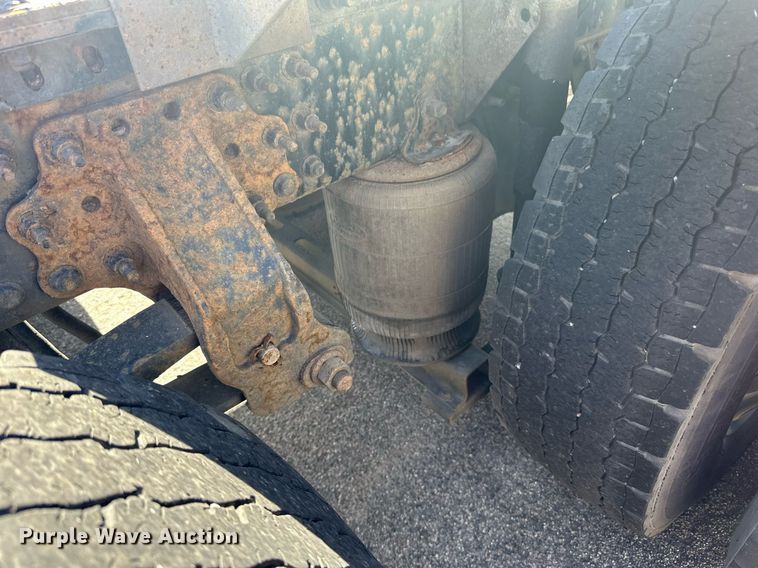 image for item LR9513 2015 Mack CXU613 semi truck