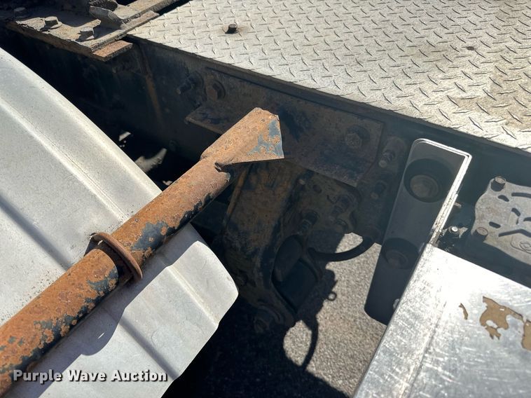 image for item LR9513 2015 Mack CXU613 semi truck