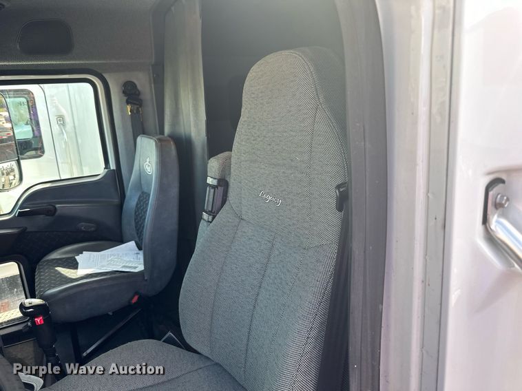 image for item LR9513 2015 Mack CXU613 semi truck