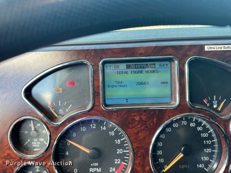 image for item LR9513 2015 Mack CXU613 semi truck