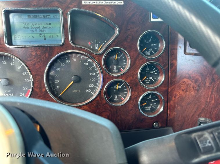 image for item LR9513 2015 Mack CXU613 semi truck