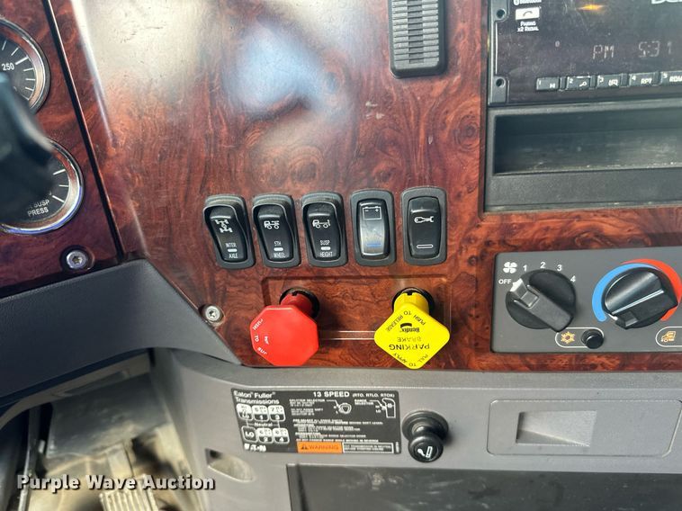 image for item LR9513 2015 Mack CXU613 semi truck