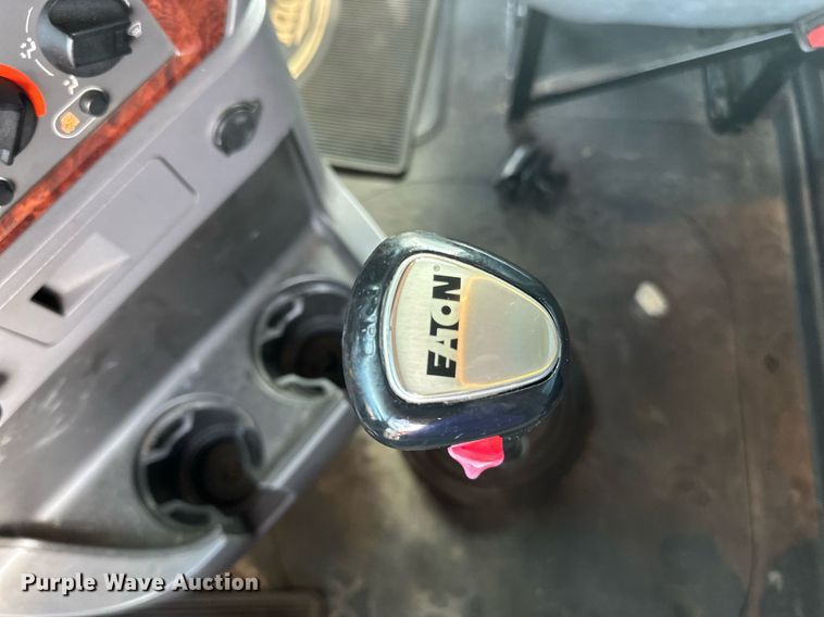 image for item LR9513 2015 Mack CXU613 semi truck