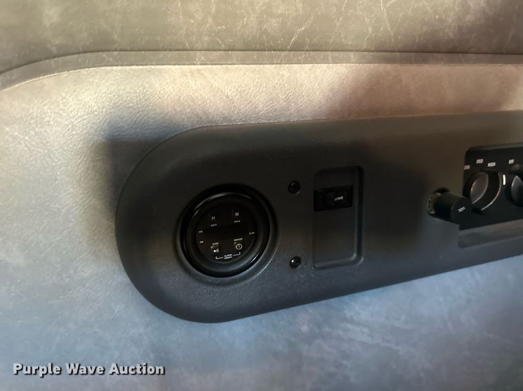 image for item LR9513 2015 Mack CXU613 semi truck