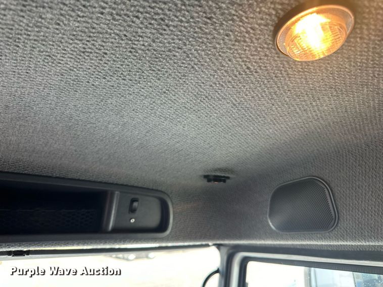 image for item LR9513 2015 Mack CXU613 semi truck