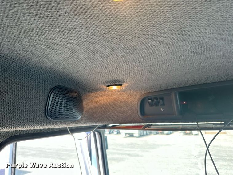 image for item LR9513 2015 Mack CXU613 semi truck