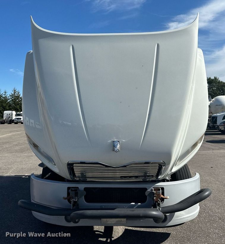 image for item LR9513 2015 Mack CXU613 semi truck