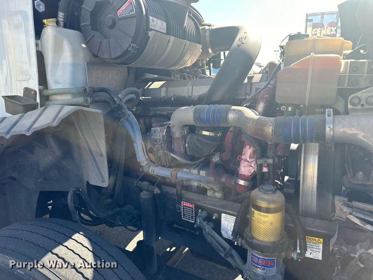 image for item LR9513 2015 Mack CXU613 semi truck