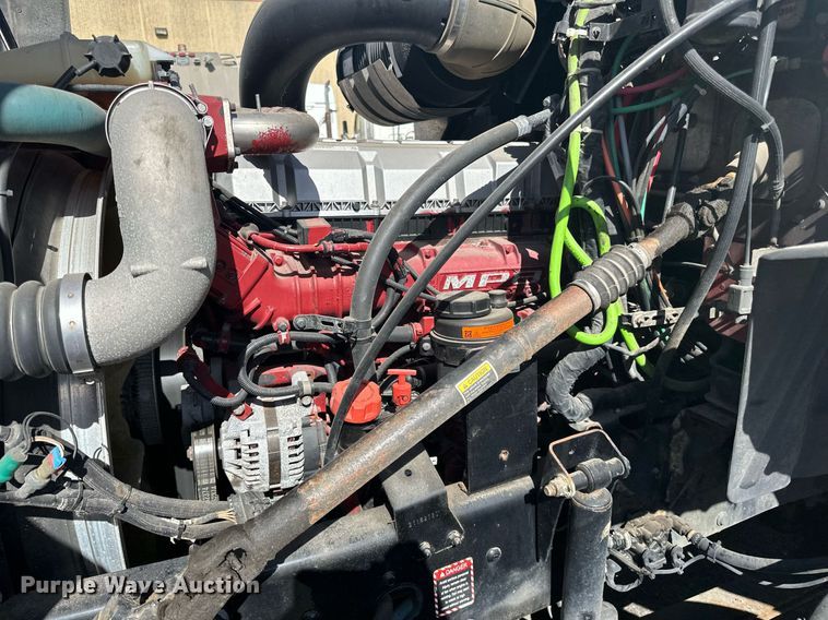 image for item LR9513 2015 Mack CXU613 semi truck