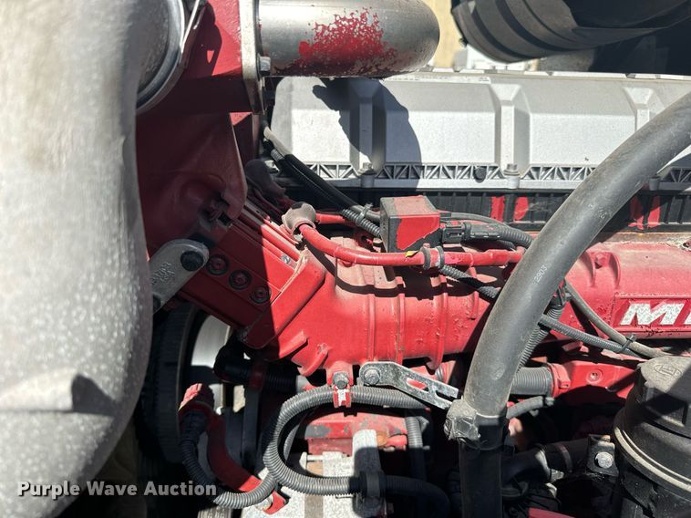 image for item LR9513 2015 Mack CXU613 semi truck