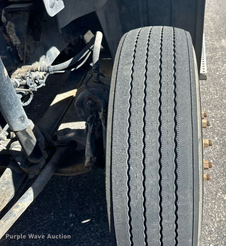 image for item LR9513 2015 Mack CXU613 semi truck