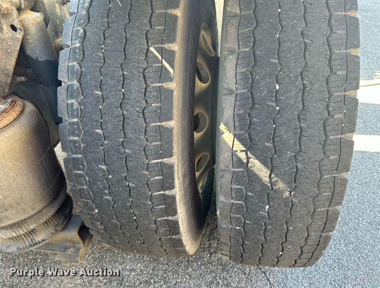 image for item LR9513 2015 Mack CXU613 semi truck