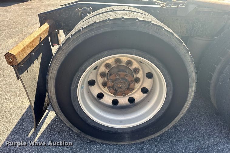 image for item LR9513 2015 Mack CXU613 semi truck