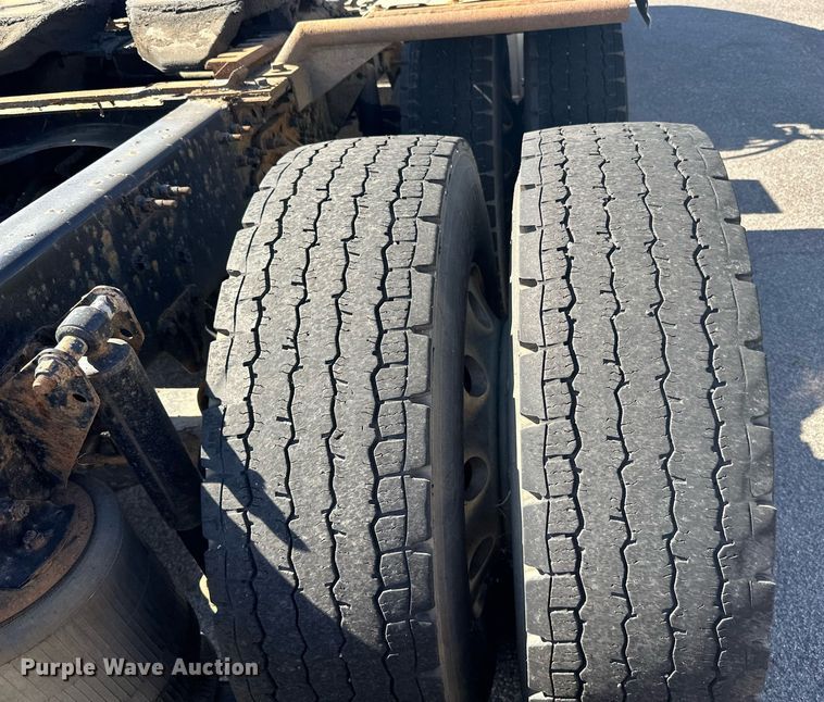 image for item LR9513 2015 Mack CXU613 semi truck