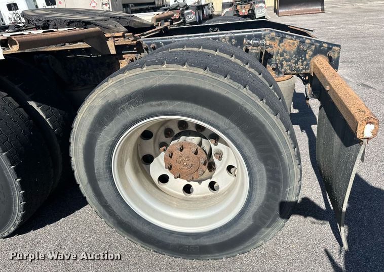 image for item LR9513 2015 Mack CXU613 semi truck