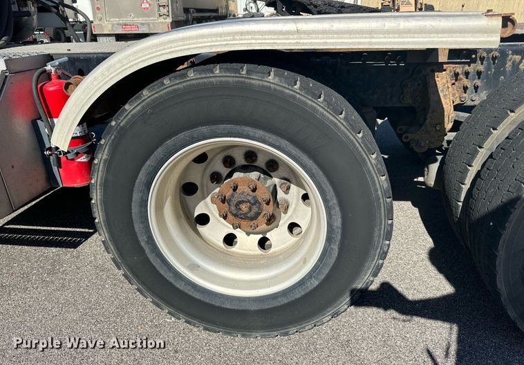 image for item LR9513 2015 Mack CXU613 semi truck