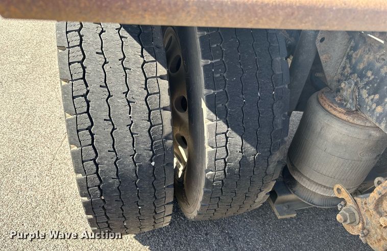 image for item LR9513 2015 Mack CXU613 semi truck