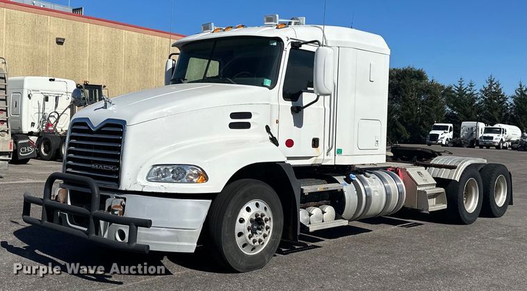 image for item LR9514 2014 Mack CXU613 semi truck