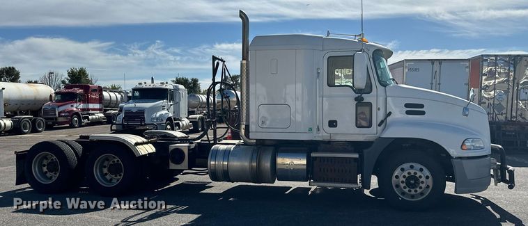 image for item LR9514 2014 Mack CXU613 semi truck