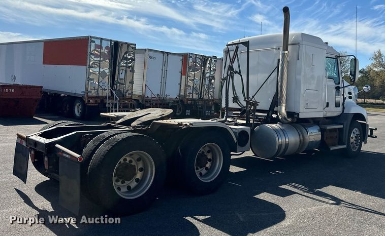 image for item LR9514 2014 Mack CXU613 semi truck